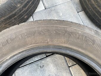 Predam letne pneu Vredestein 235/55R17 - 3