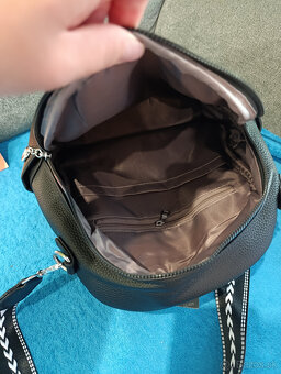 Čierny koženkový ruksak - 3