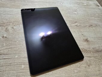 Velky 12.4 palcovy Samsung Tab S7 fe v super stave na disple - 3