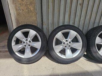 Komplet 18" zimna sada orig Volvo +zimne Pirelli 215/55 R18 - 3