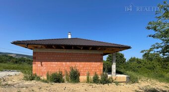 Rozostavaný tehlový RD, pozemok 600 m2, Trenčianske Jastrabi - 3
