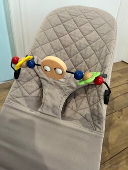 Lehatko babybjörn + hračka - 3