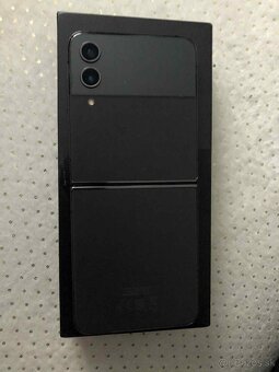 Galaxy Z Flip4 - 3