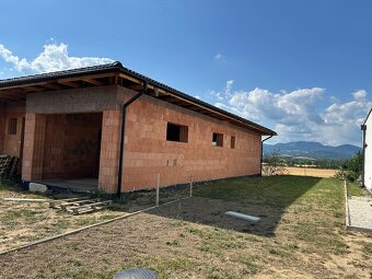 Rozostavaná hrubá stavba, pozemok 692 m2 - Ilava - Klobušice - 3