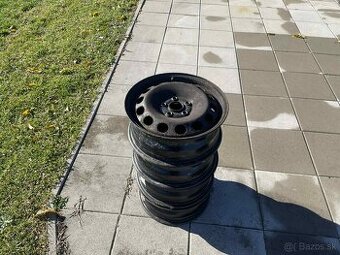 Sada orginál puklíc a plechových diskov na Volskwagen VW - 3