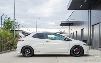 Honda Civic TypeR FN2 2.0 i-VTEC 148kW Championship White - 3