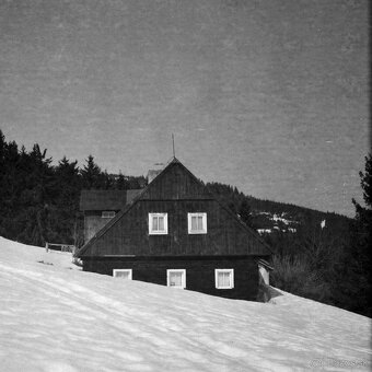 Funkční bakelitový fotoaparát PERFEKTA II z roku 1954 - 3