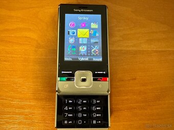 Sony Ericsson T715 - 3