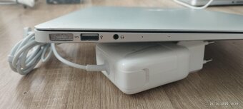 Apple MacBook Air 13" 2017 (A1466) - 3