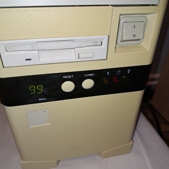 stary pocitac AMD 486dx4 100 - 3