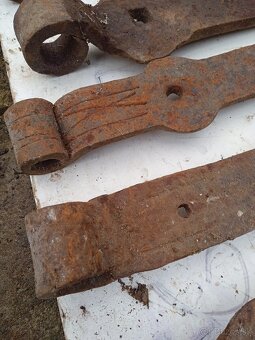 Staré pánty kus 3e - 3