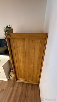 Masívna drevená skriňa - 3