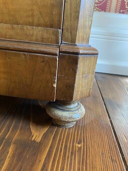 Menšia komoda biedermeier - 3
