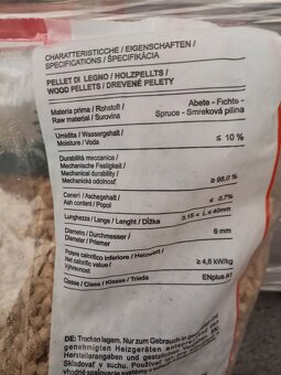 Smrekové drevené pelety A1-ENplus bez kôry na palete 1050kg/ - 3