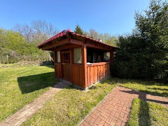 Celoročná chata, 399 m² vysporiadaný pozemok, studňa - 3