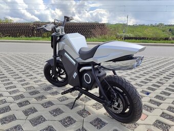 Predám detskú elektrickú motorku s realistickými efektmi - 3