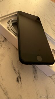 Predám Apple iPhone SE 2022 64GB Midnight velmi pekny stav - 3