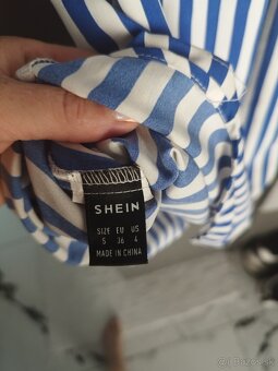 Pásikavé modré šaty - 3