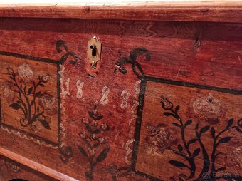 Maľovaná drevená truhlica - 3