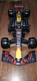 Bburago Plus Red Bull Racing RB13, Ricciardo

 1/18 - 3