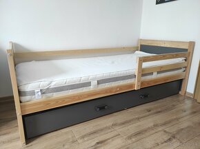 Detská posteľ so zábranou a úložným priestorom - 3