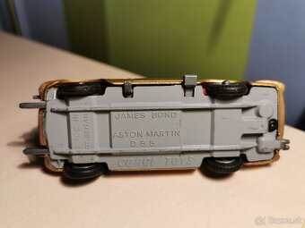 Corgi toys Aston Martin DB4 James Bond 2 - 3