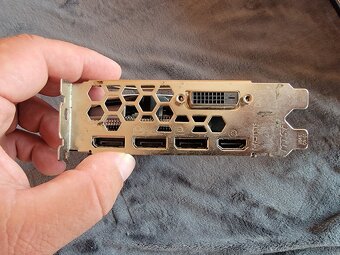 MSI Radeon RX 570 ARMOR 8G OC - 3