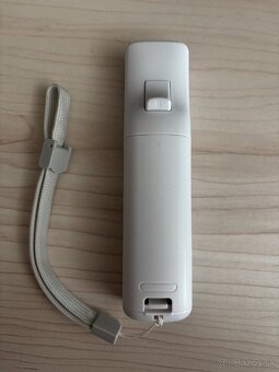 Predám Nintendo Wii ovládač a nunchucky - 3