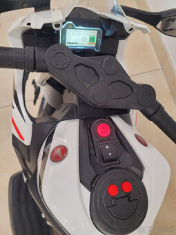 Detska elektricka motorka HONDA CBR 1000RR biela - 3