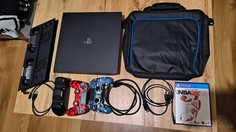 PS4 Pro 1TB + dva ovládače, brašňa a dva nabíjacie docky - 3