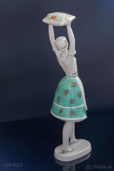 Porcelánová figúrka Hollohaza - Dievča s vankúšom - 3