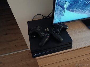 Playstation 4 Pro - 3