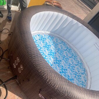 Nafukovacia vírivka - 3