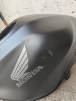 Honda CB 500 Hornet 2024 nádrž - 3