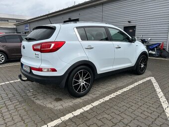 Automobil KIA Sportage 2.0 CRDi VGT 4WD EX A/T - 3