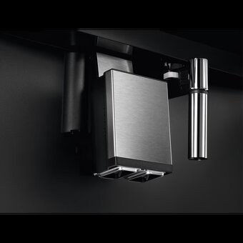 Na predaj nový vstavaný espresso kávovar AEG - 3