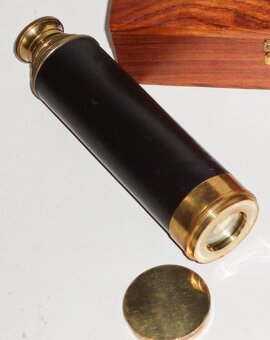 Monokulárny mosadzný ďalekohľad. - 3