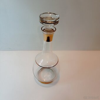 vintage sklenená karafa vo vinikajúcom stave - 3