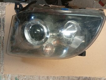 Predné svetlo Toyota Avensis T25 - 3