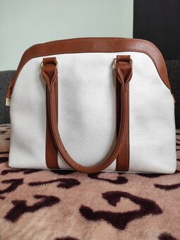 Bielohnedá kabelka Michael Kors,nemá vnútorný štítok, koža - 3
