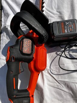 nožnice na živý plot +AKU Black&Decker GTC18452 - 3
