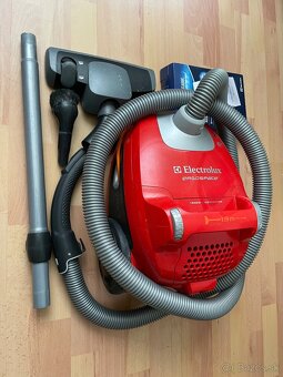 VYSÁVAČ ELECTROLUX ERGOSPACE 1800W - 3