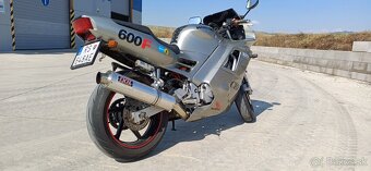 Honda CBR 600 F2 - 3