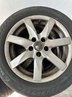 Predám zimné pneumatiky Matador 185/60 r15 + disky - 3