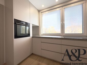 LUXUSNÝ 3 IZBOVÝ BYT V CENTRE MESTA, 68M2, NÁM. OSLOBODENIA, - 3