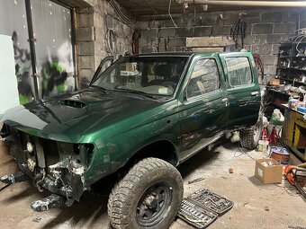 Predám Nissan navara d22 2.5 - 3