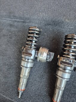 Predám vstrekovacie trisky pre 2.0tdi 103kw 038130073BQ - 3