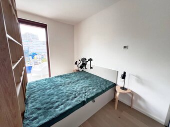 Na prenájom kompletne zariadený 1i byt s parkingom v projekt - 3