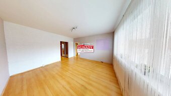 ZNÍŽENÁ CENA (74 m²) 3i BYT NA SÍDLISKU ZÁPAD S BALKÓNOM - 3
