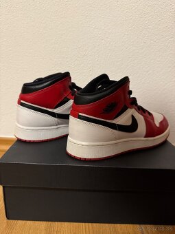 Jordan 1 Mid Chicago 2020 - 3